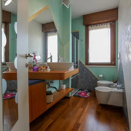 Eden Island Bed & Breakfast 2*
