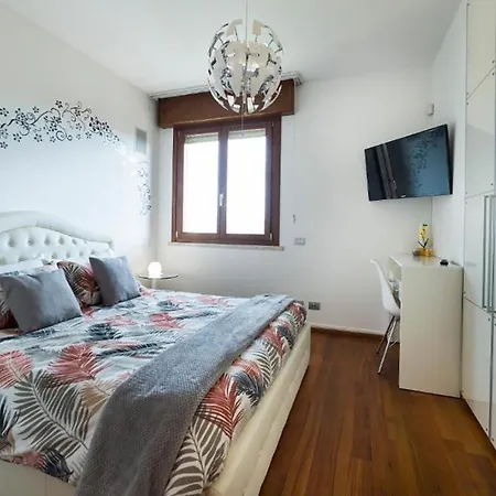 Eden Island Bed & Breakfast 2*
